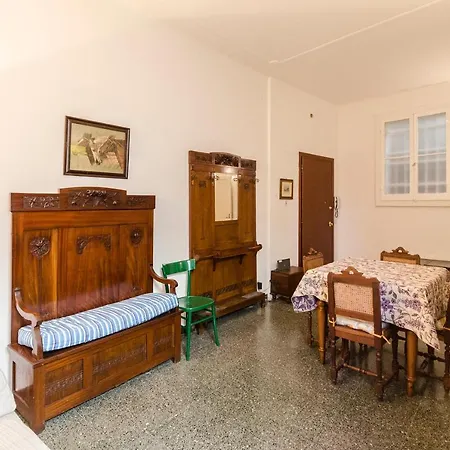 Appartamento Horses House Bologna, Comodo A Università